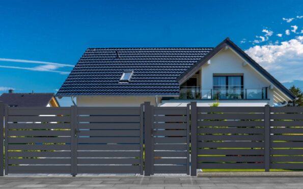 Stĺpik G21 pre plotové pole 10x169 cm s patkou, antracitový – Obrázok 3